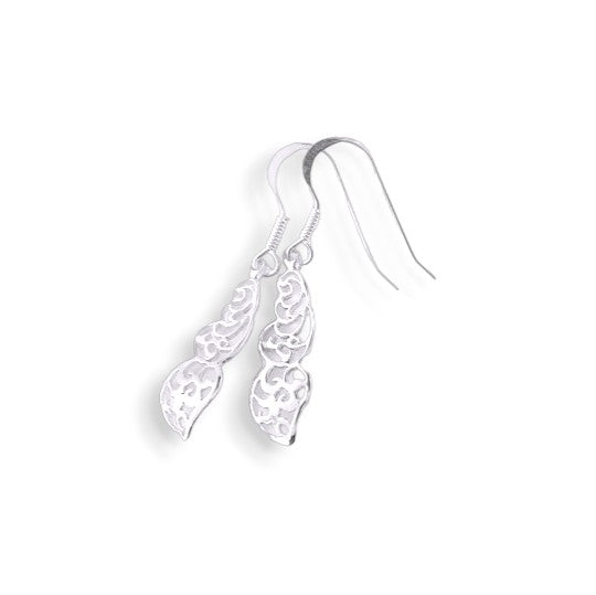 透かし彫りが美しい彫金ピアス3選