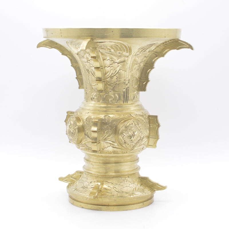 Hand-carved engraving on Buddhist altar implements and Buddhist triads, and corporate requests