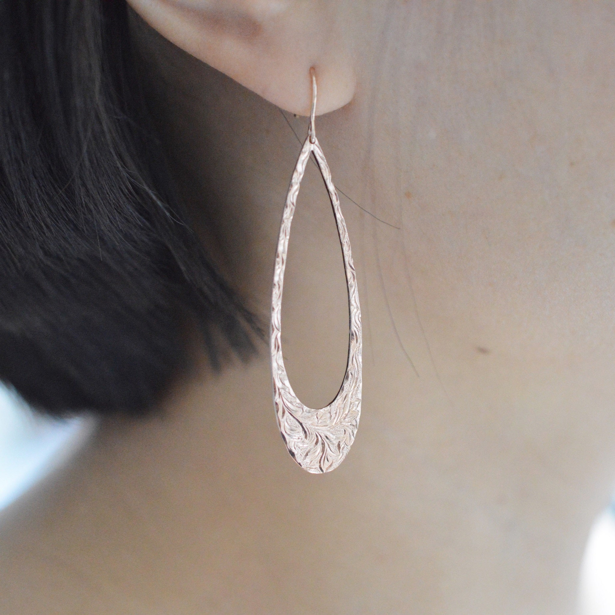 IMULTAの彫金ジュエリー waltz ピアス