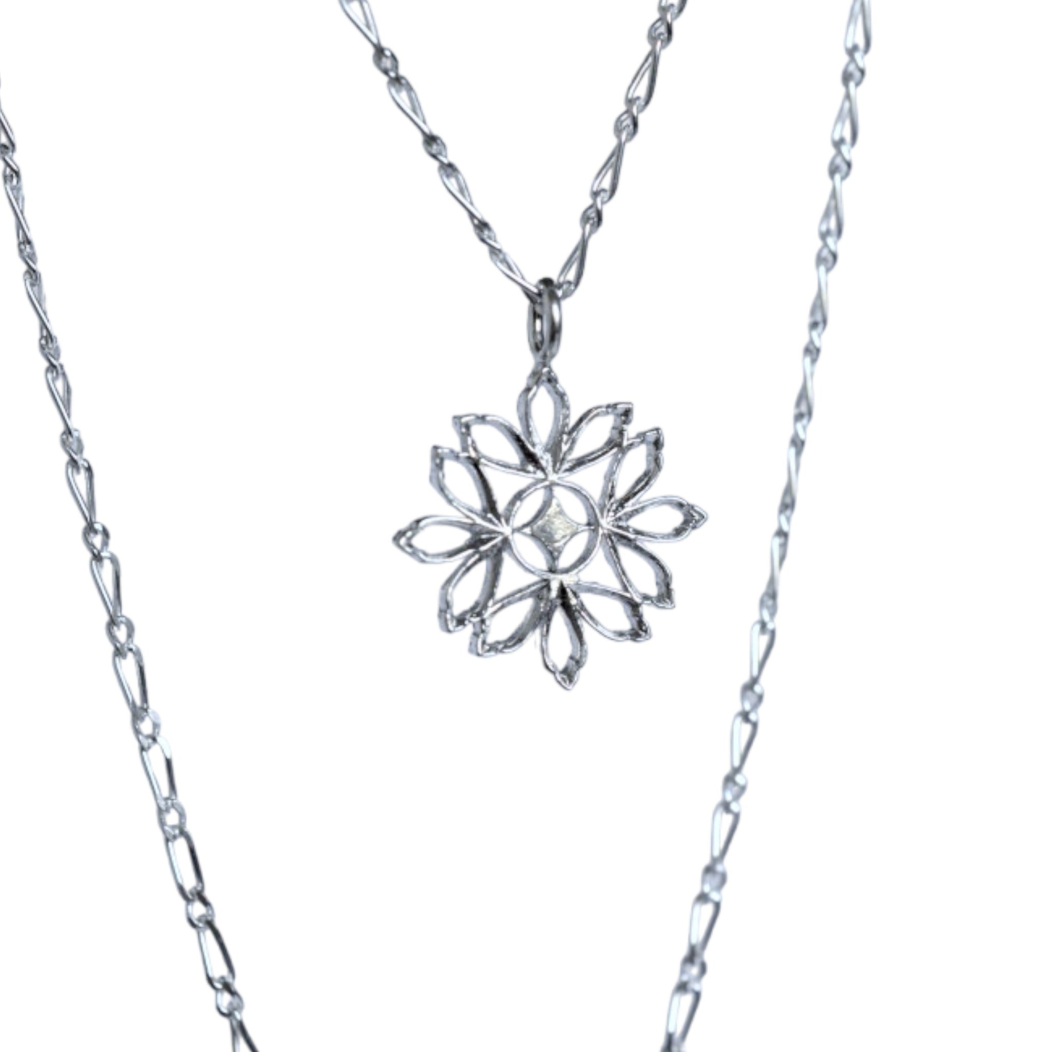 IMULTAの彫金ジュエリー Maple ネックレス