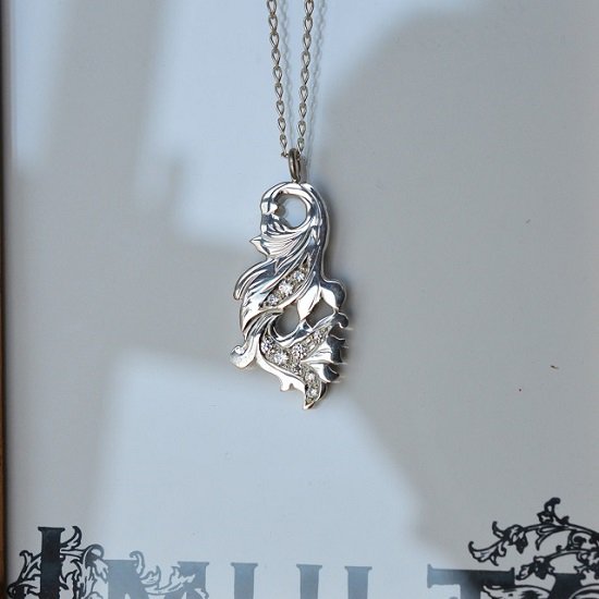 IMULTAの彫金ジュエリー Scroll Leaf ネックレス