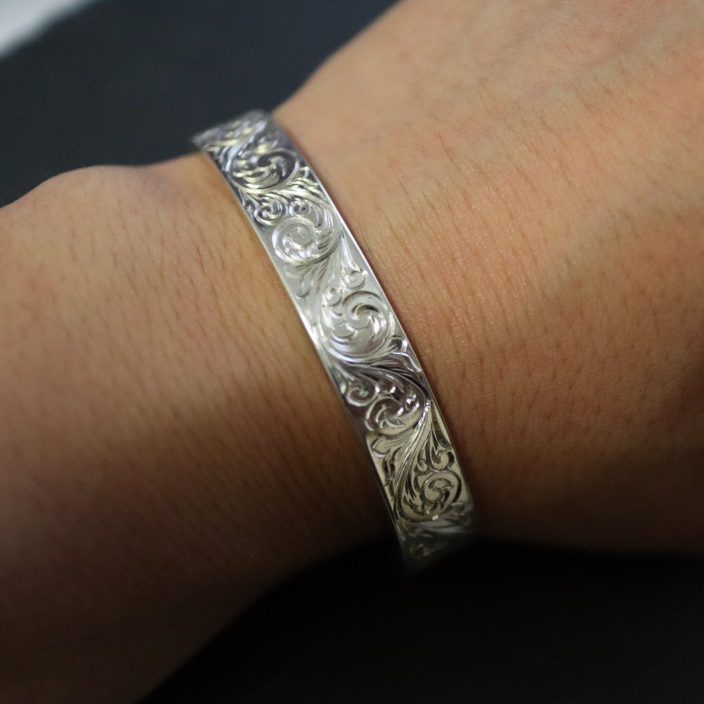 IMULTAの彫金ジュエリー scroll bangle バングル