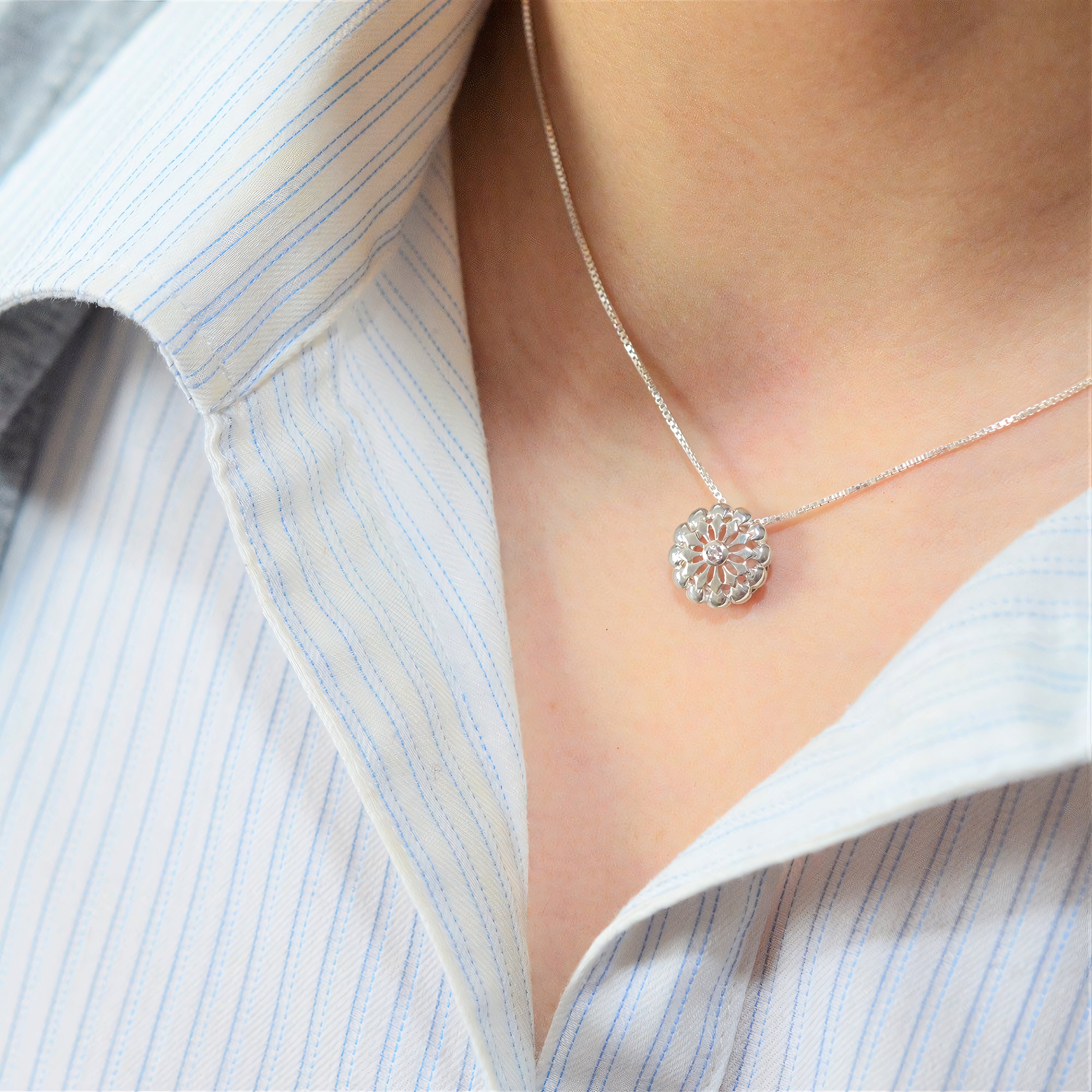 IMULTAの彫金ジュエリー Allium ネックレス
