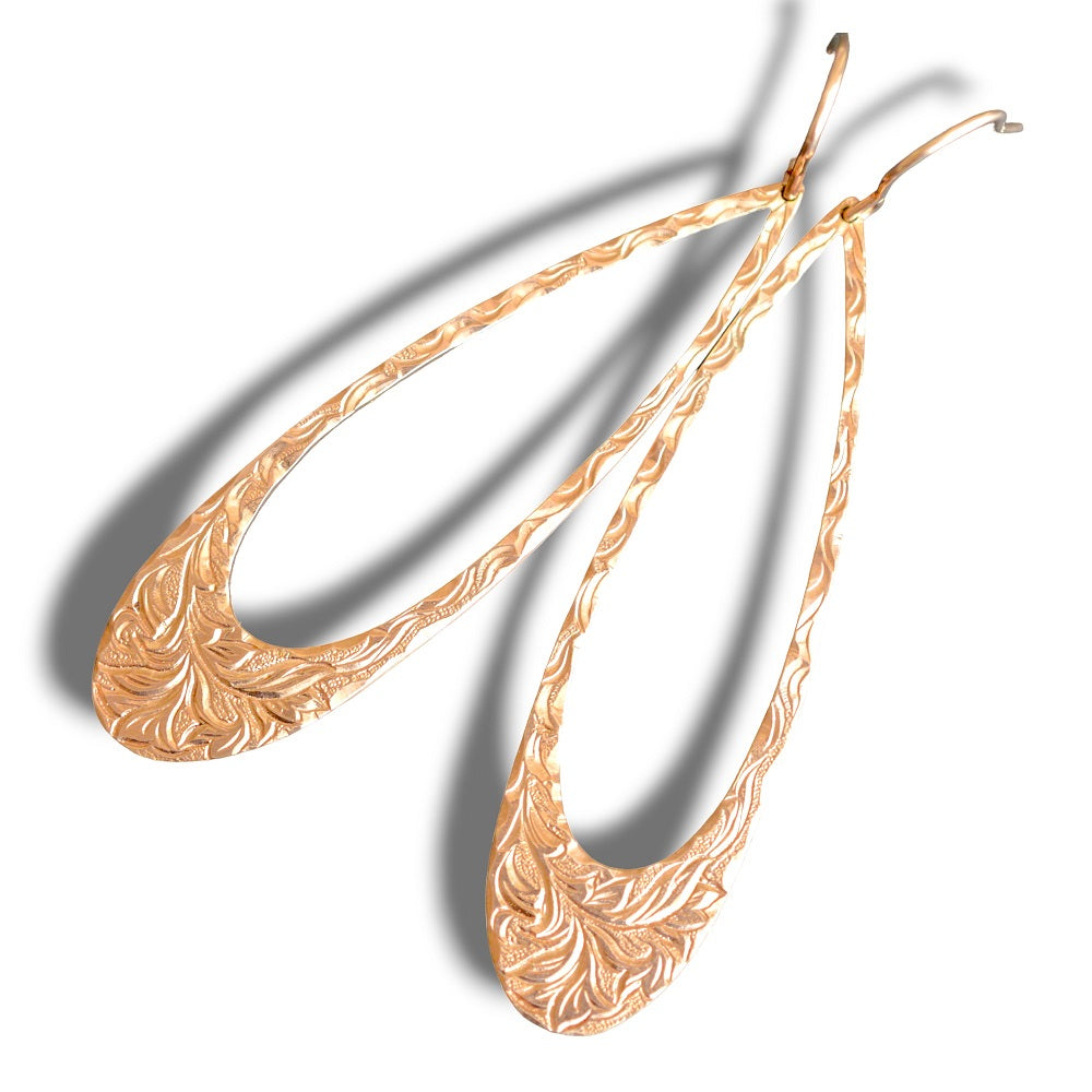 IMULTAの彫金ジュエリー waltz ピアス