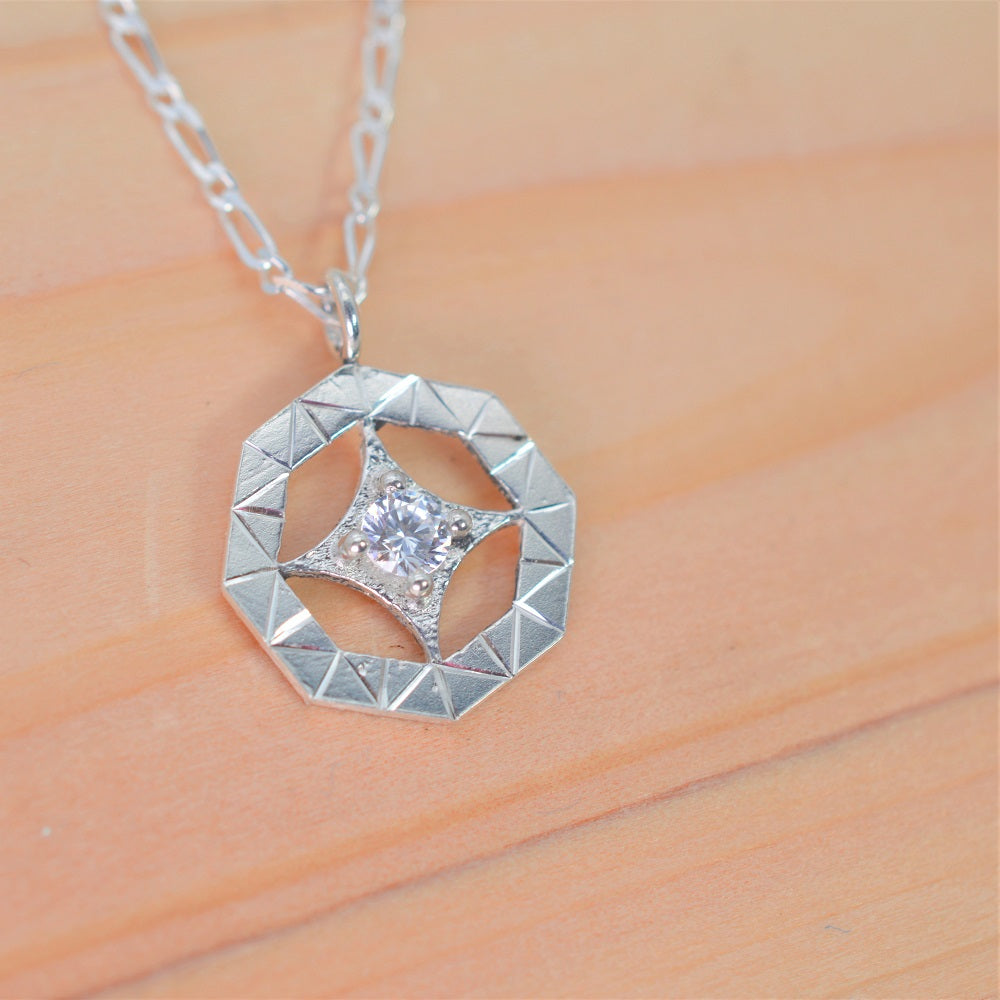 IMULTAの彫金ジュエリー line and shine ネックレス