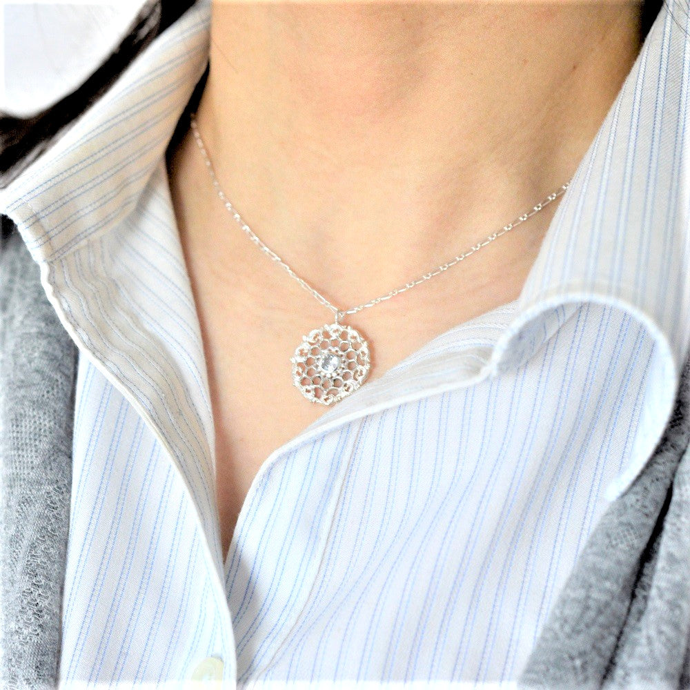 IMULTAの彫金ジュエリー large vortex ネックレス