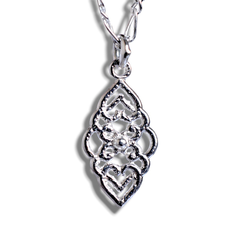 IMULTAの彫金ジュエリー secret little heart ネックレス