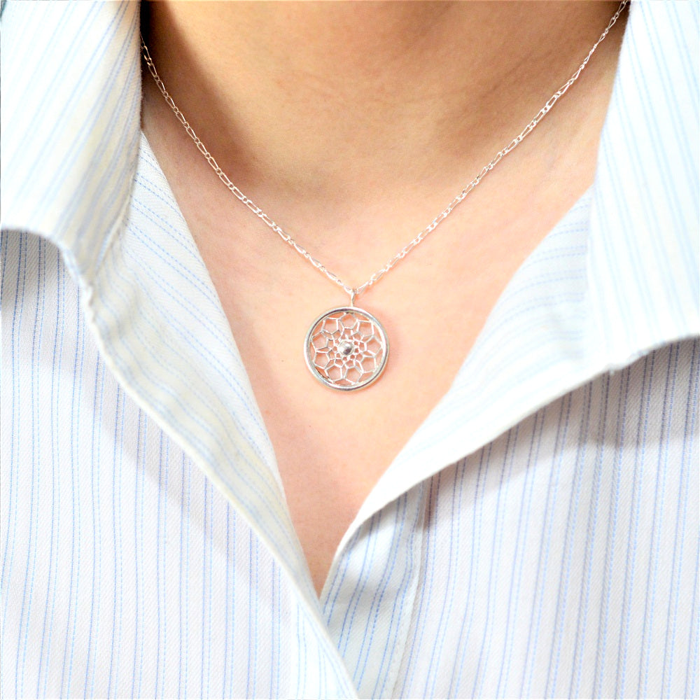 IMULTAの彫金ジュエリー symmetric ネックレス