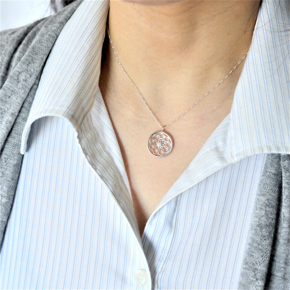 IMULTAの彫金ジュエリー symmetric Ⅱ ネックレス