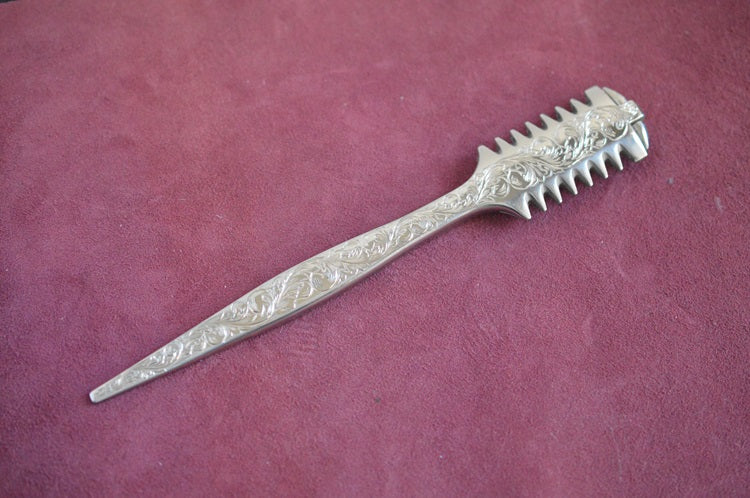 IMULTAの彫金オーダー レザーホルダー