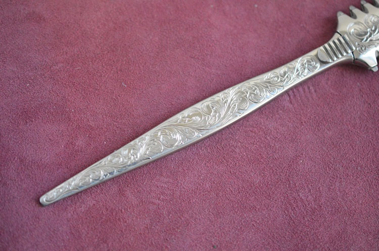 IMULTAの彫金オーダー レザーホルダー