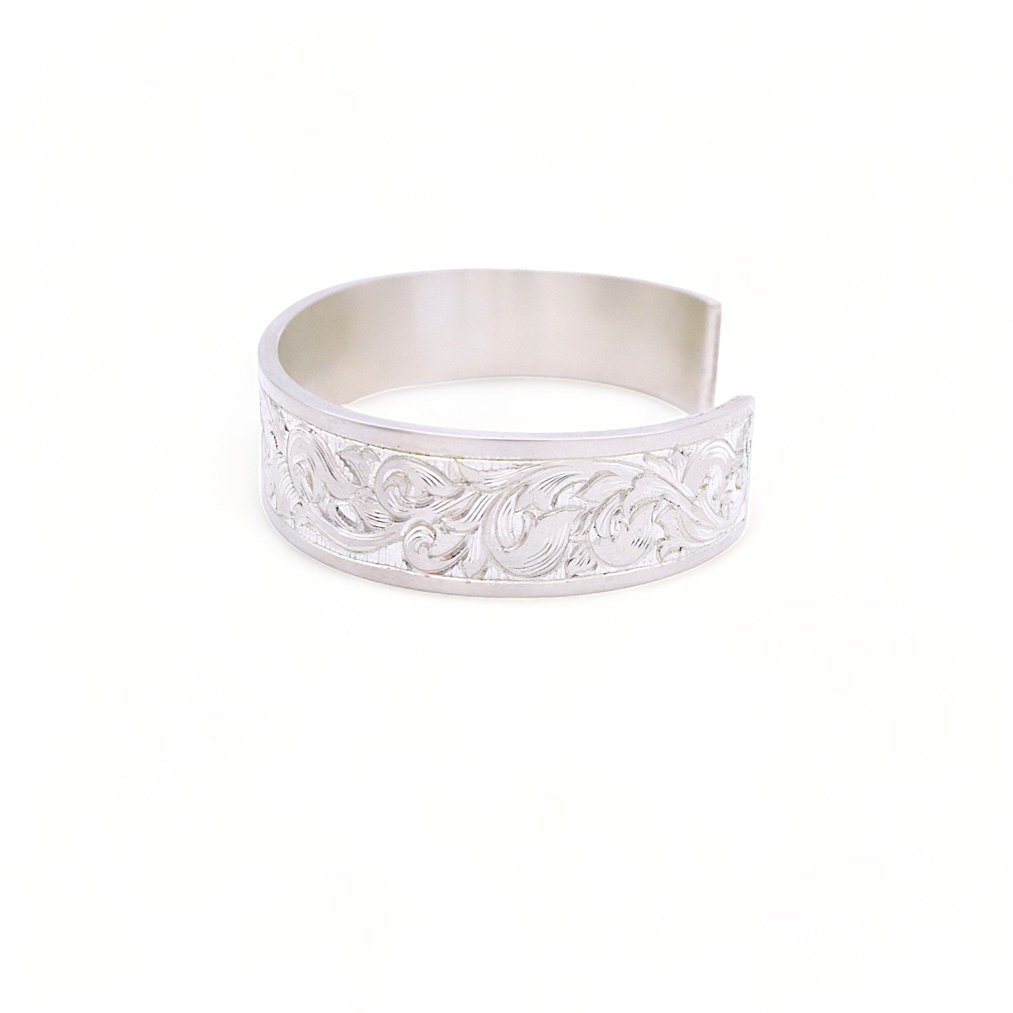 IMULTAの彫金ジュエリー acanthus bangle バングル