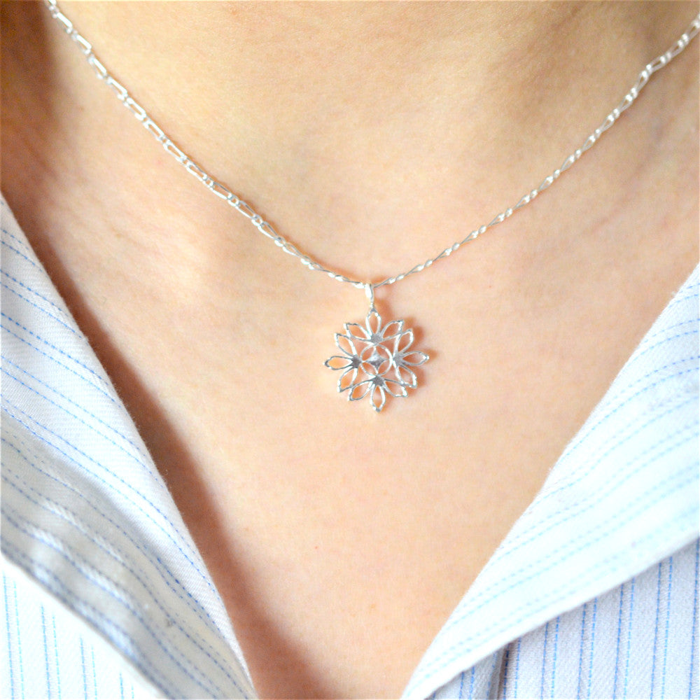 IMULTAの彫金ジュエリー Maple ネックレス