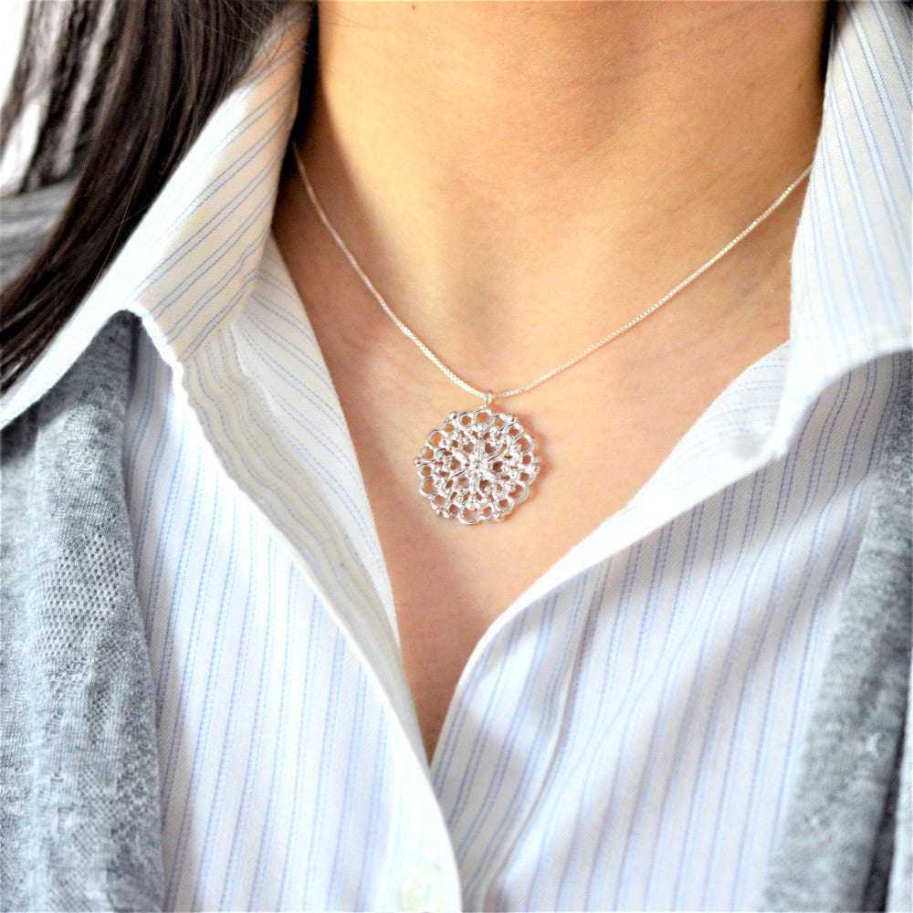 IMULTAの彫金ジュエリー Tracery ネックレス