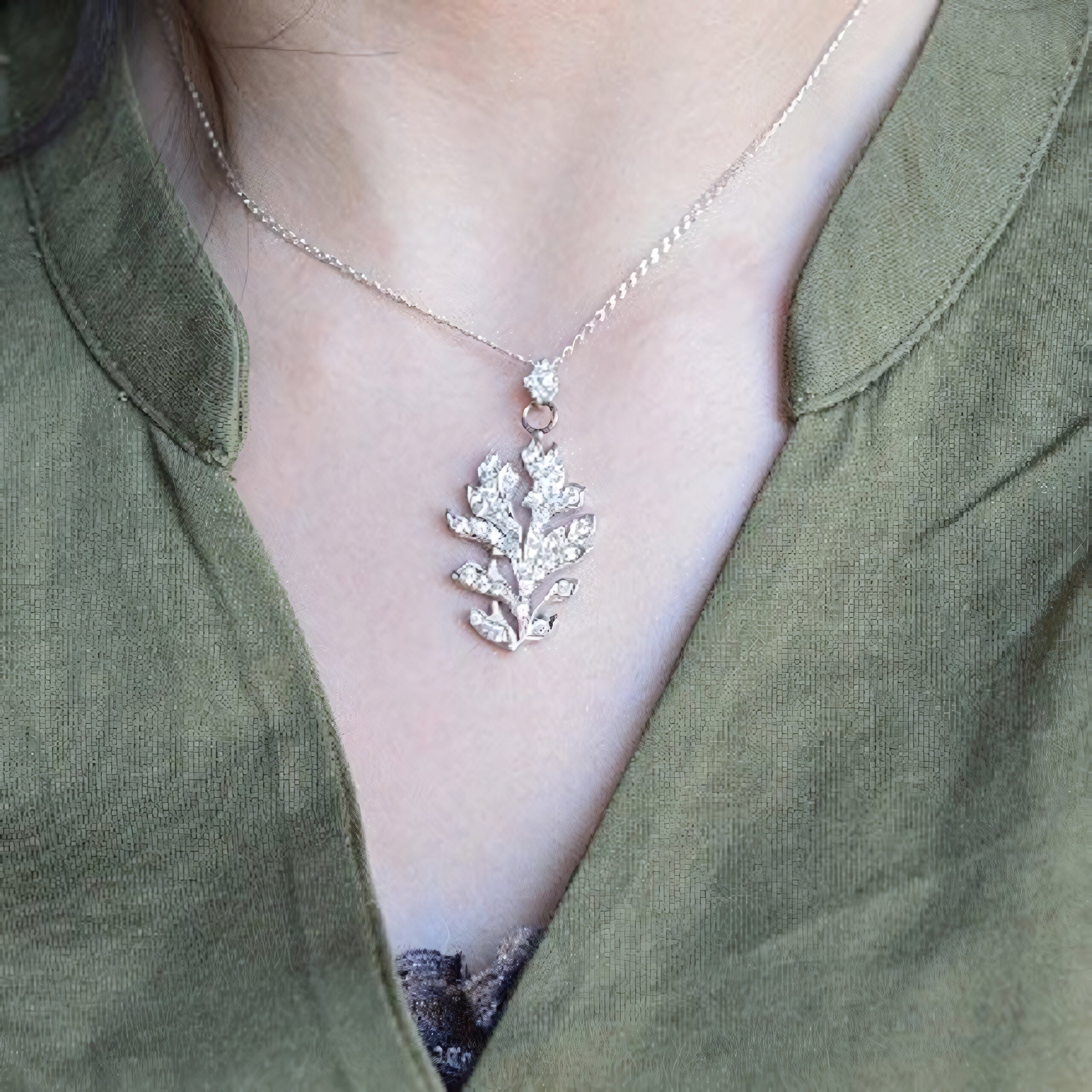 IMULTAの彫金ジュエリー Water Leaf ネックレス