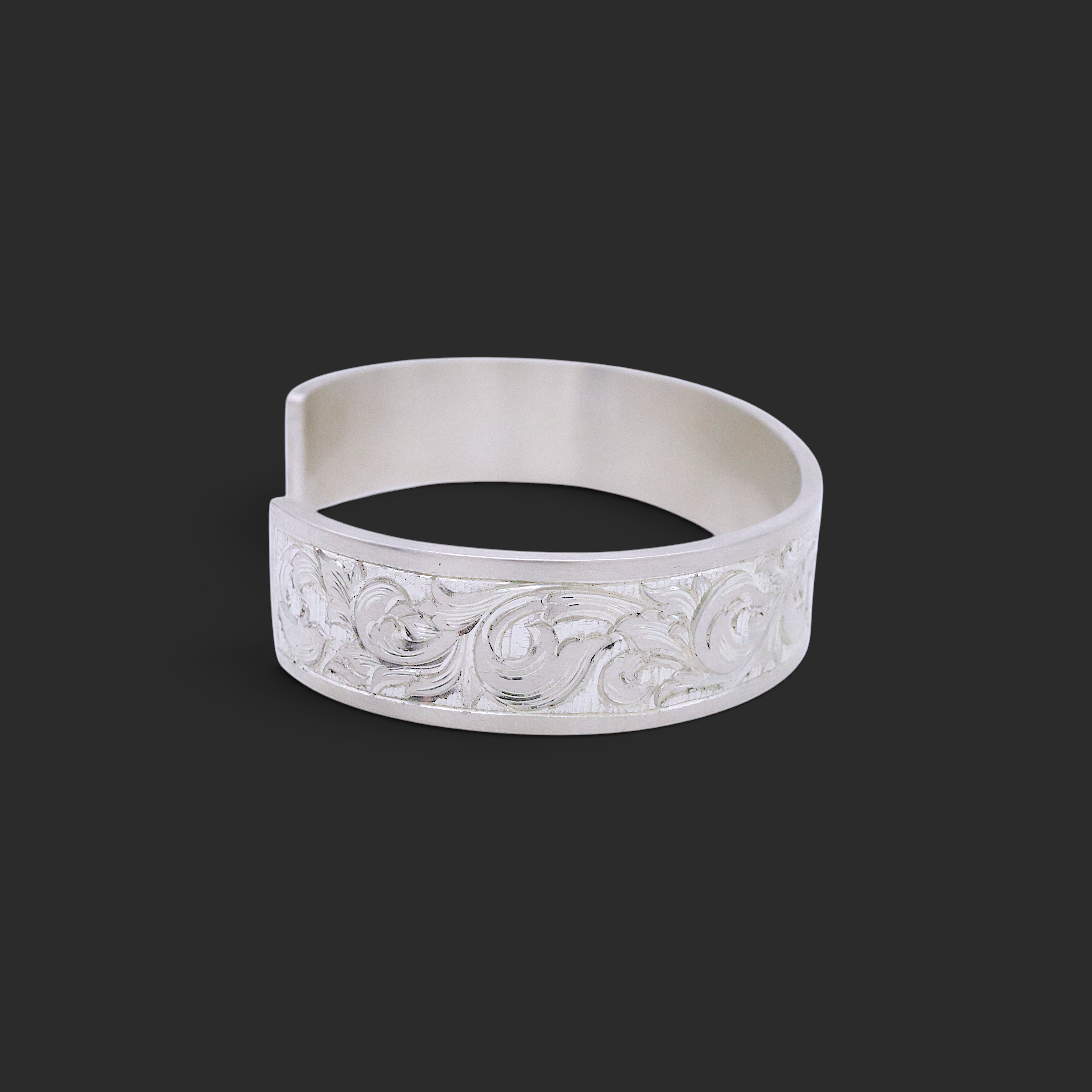 IMULTAの彫金ジュエリー acanthus bangle バングル