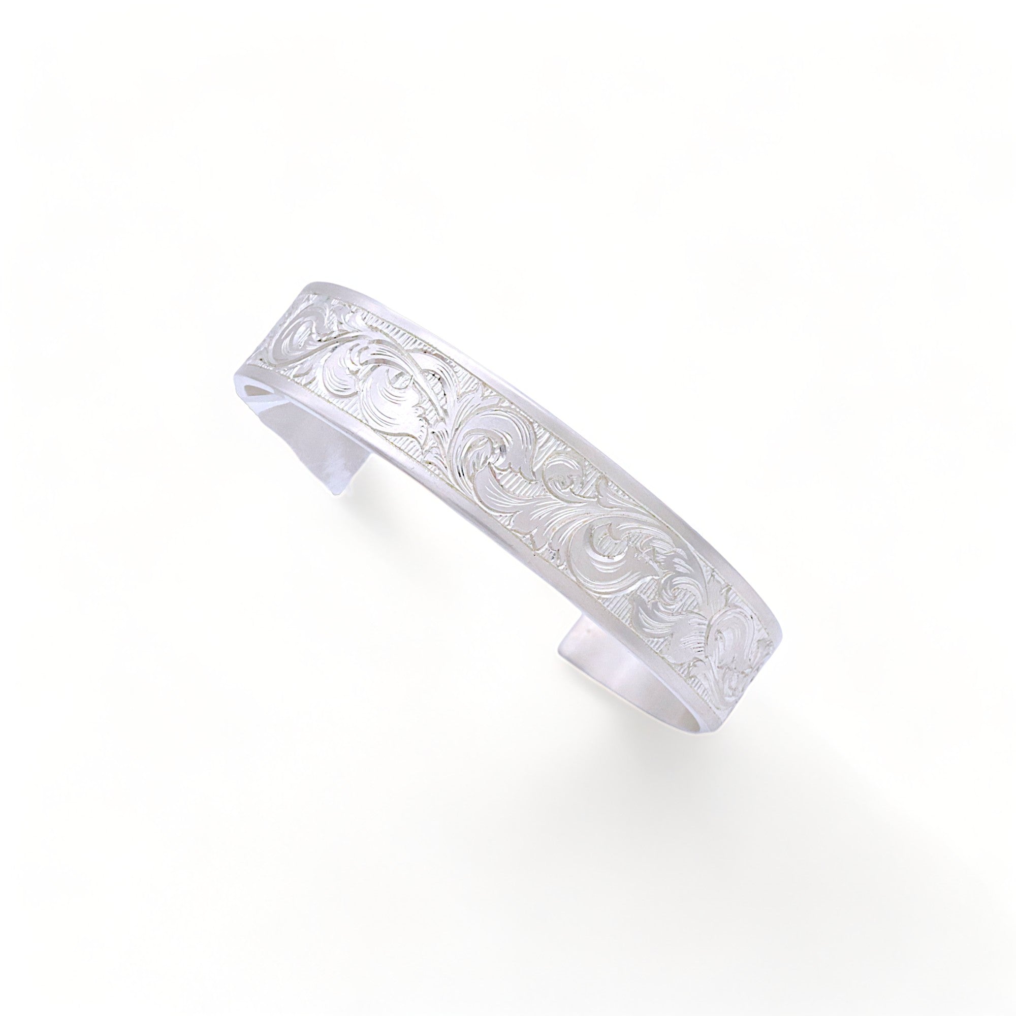 IMULTAの彫金ジュエリー acanthus bangle バングル