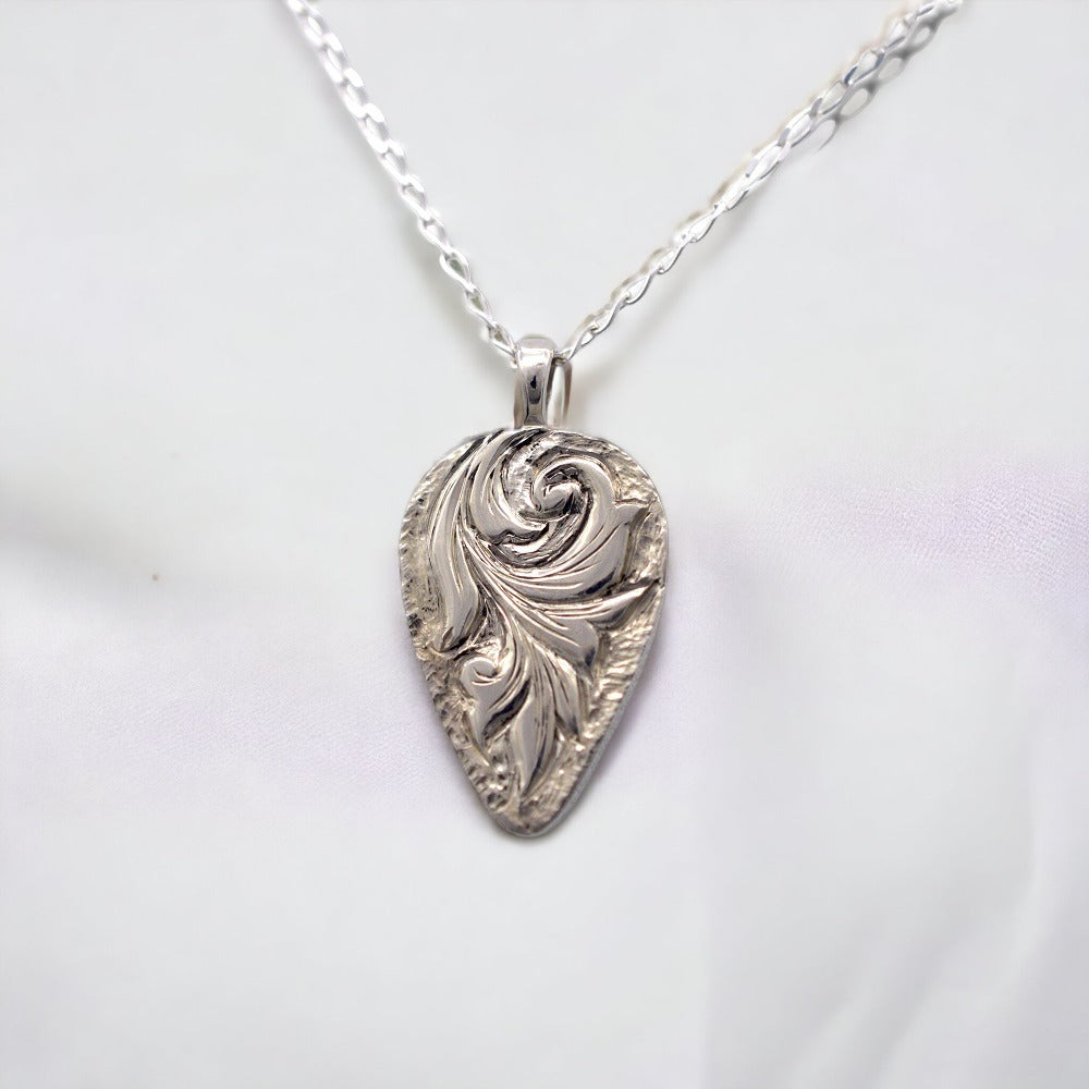 IMULTAの彫金ジュエリー deep engraving ネックレス