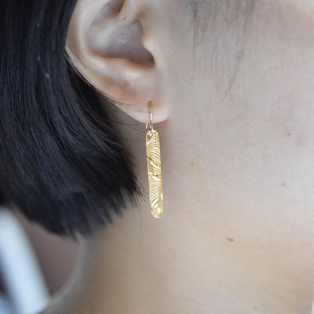 IMULTAの彫金ジュエリー fiafia ピアス