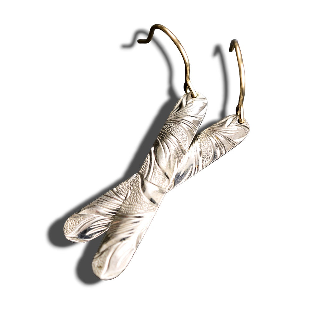 IMULTAの彫金ジュエリー fiafia ピアス