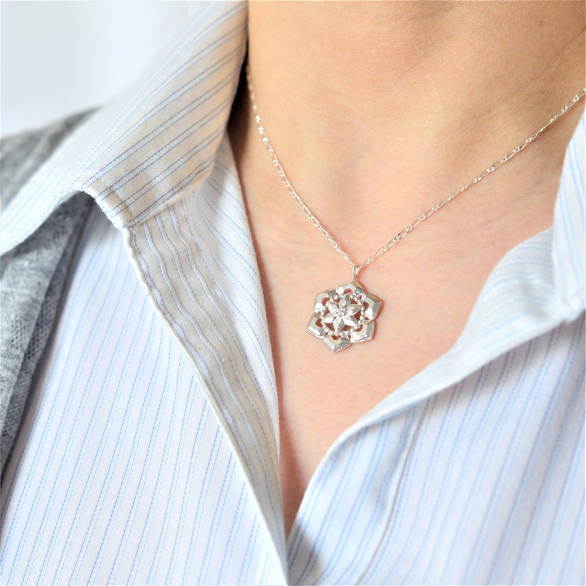 IMULTAの彫金ジュエリー flowerflower ネックレス
