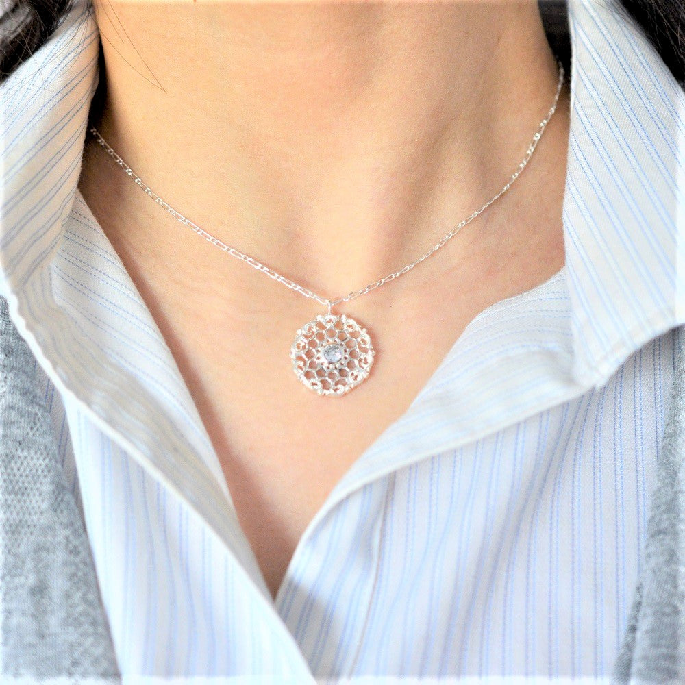 IMULTAの彫金ジュエリー large vortex ネックレス