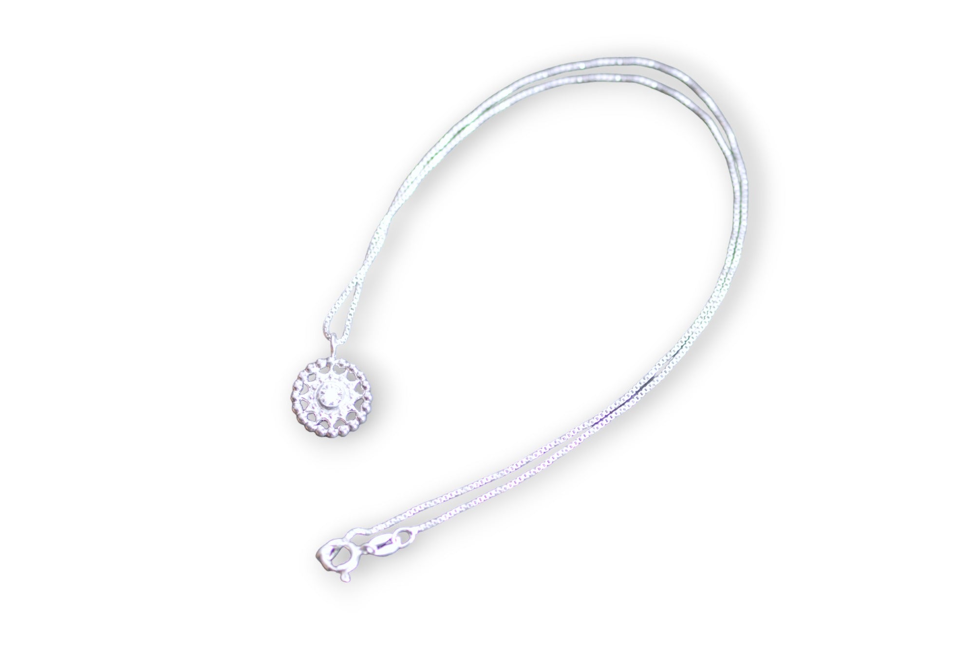 IMULTAの彫金ジュエリー tiny sun ネックレス