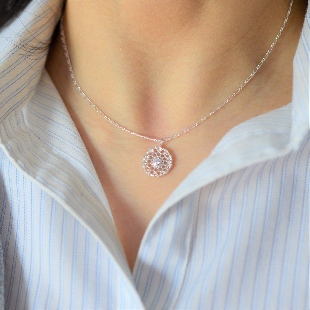 IMULTAの彫金ジュエリー vortex ネックレス