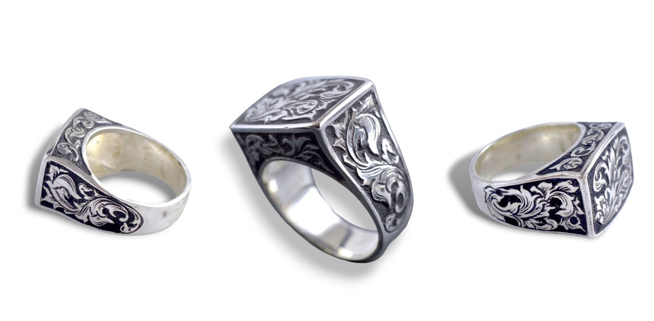 四角いシルバーリングを探しているメンズへ｜手彫りエングレービング「mural」