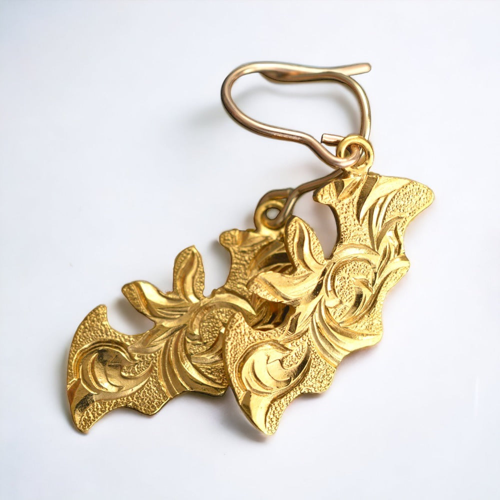 IMULTAの彫金ジュエリー　BAT　ピアス