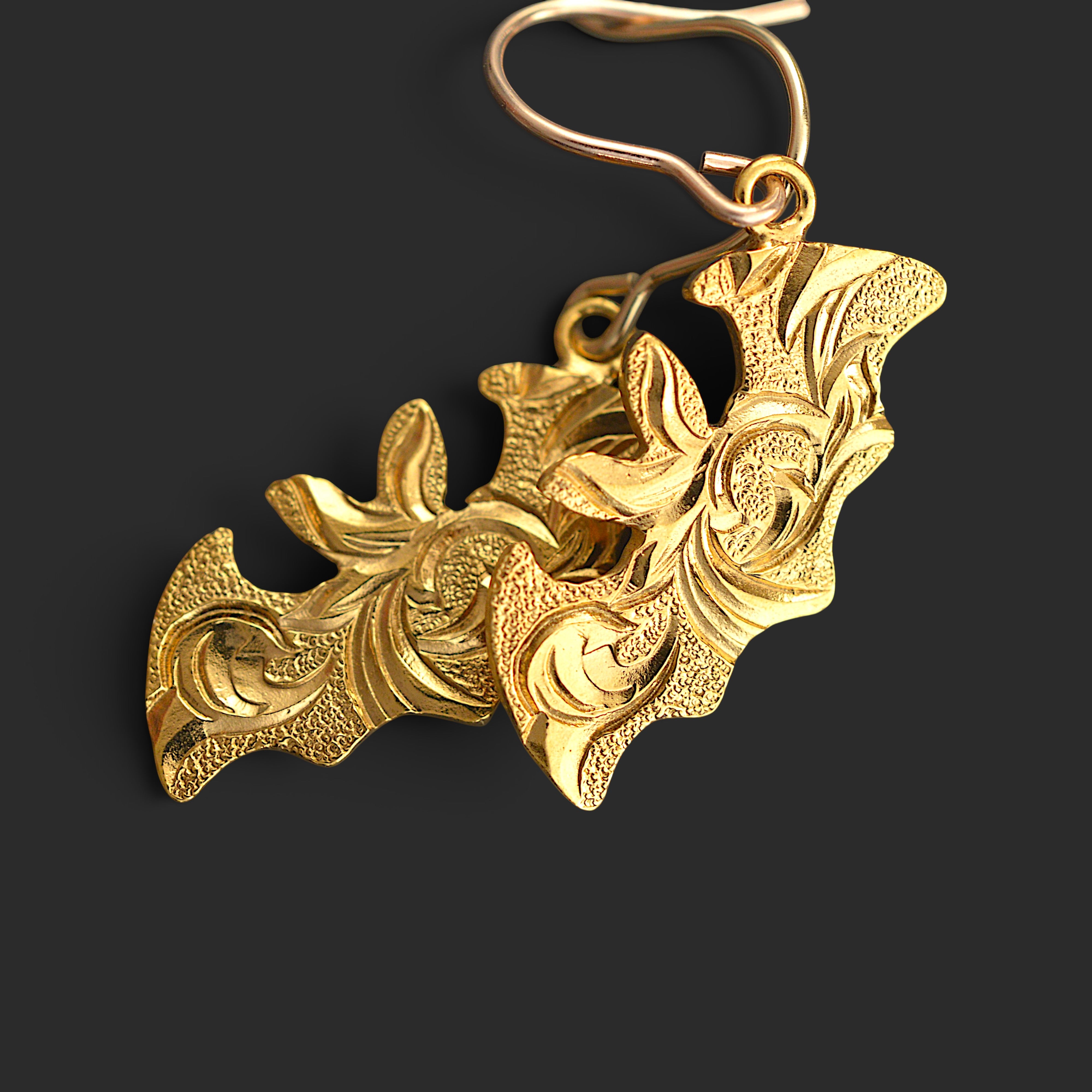 IMULTAの彫金ジュエリー　BAT　ピアス