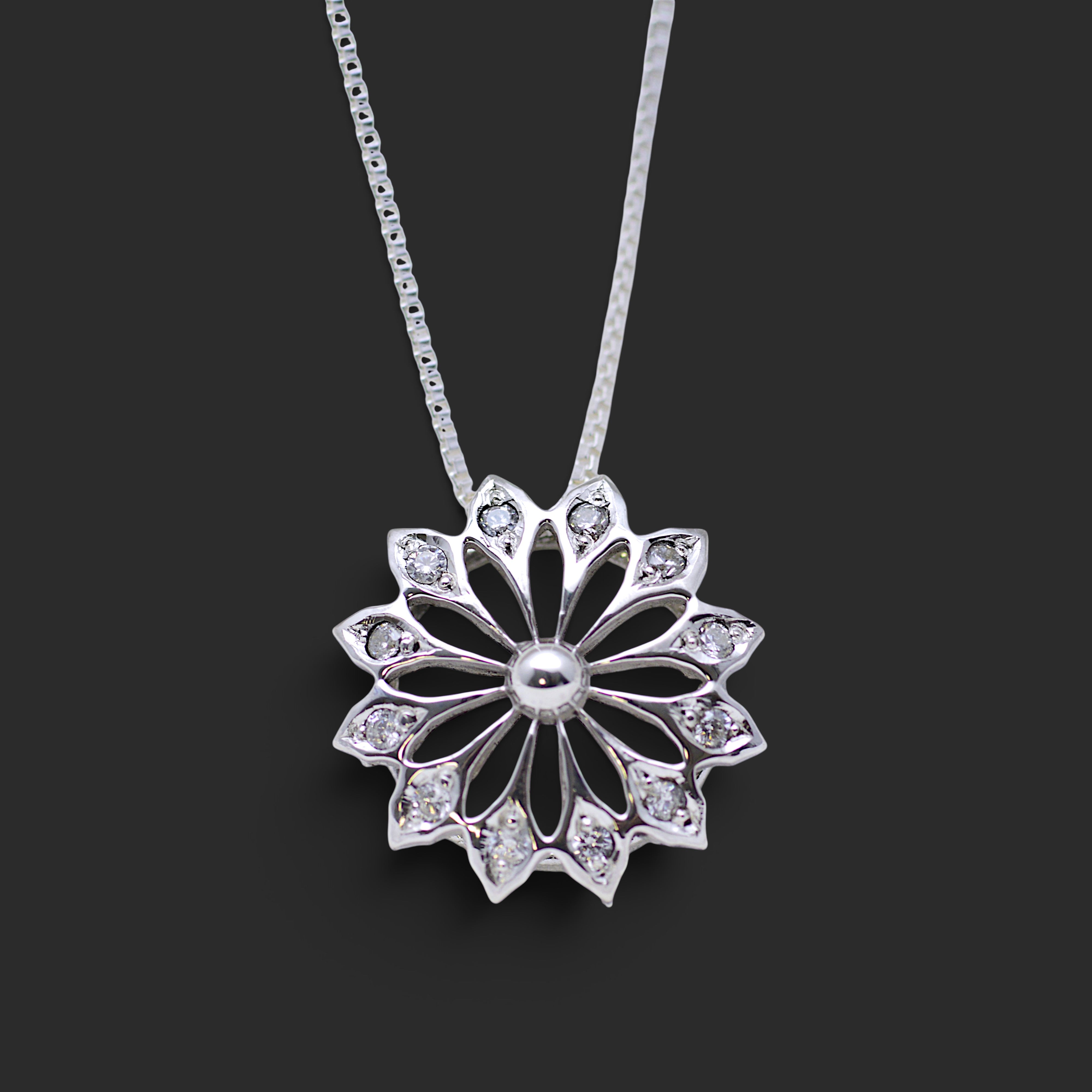 IMULTAの彫金ジュエリー　Chrysanthemum　ネックレス