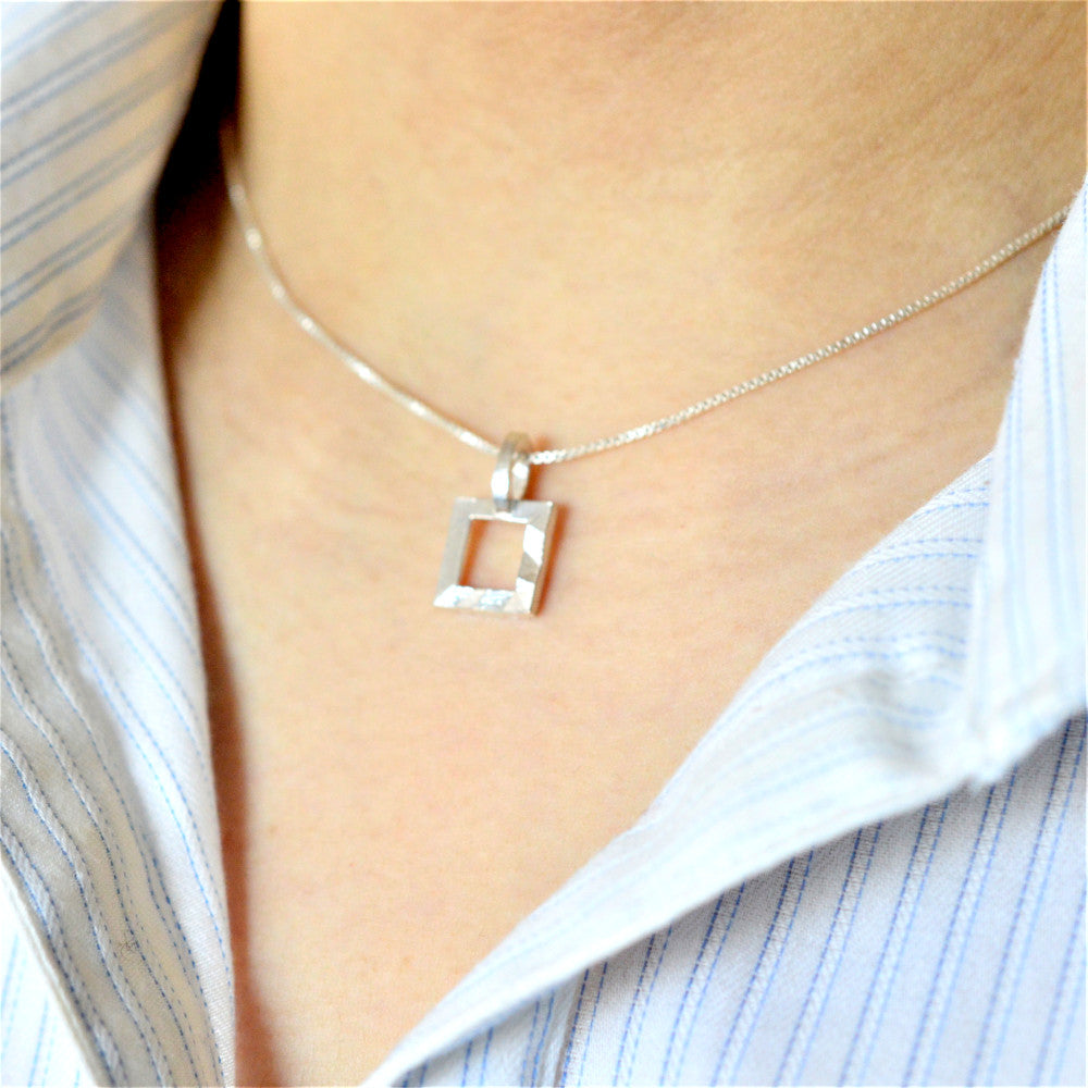 IMULTAの彫金ジュエリー　square　ネックレス