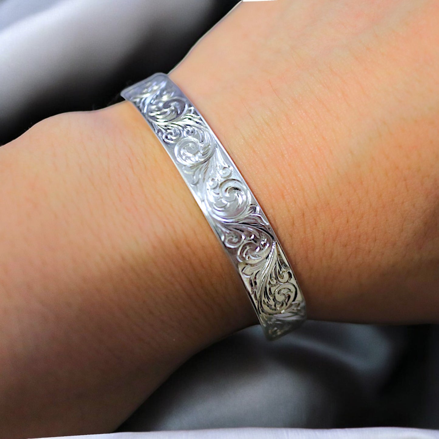 scroll bangle