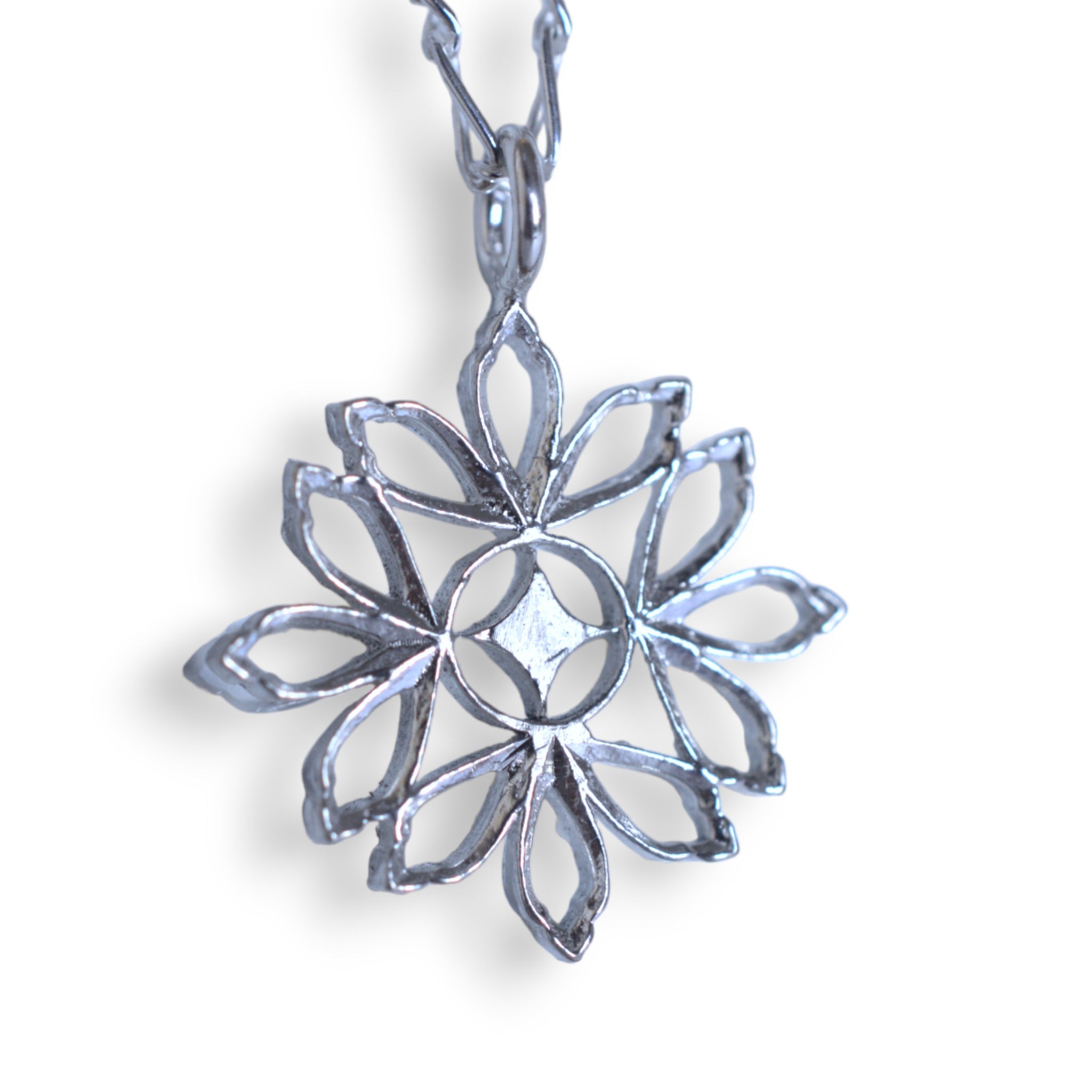 IMULTAの彫金ジュエリー　Maple　ネックレス