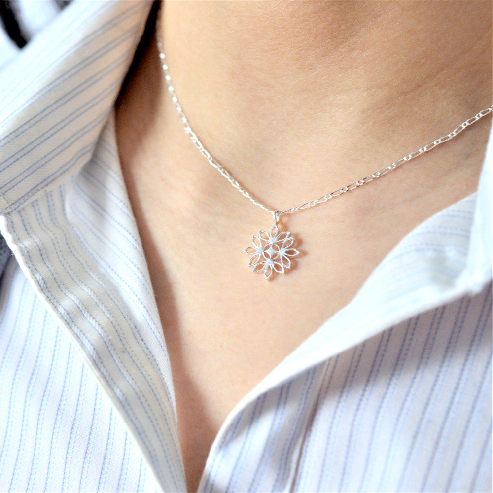 IMULTAの彫金ジュエリー　Maple　ネックレス