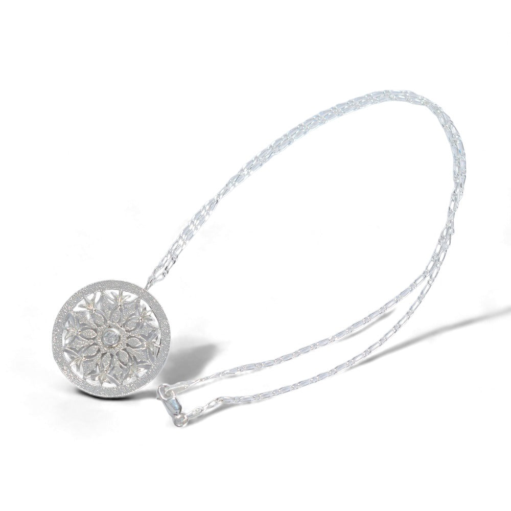 IMULTAの彫金ジュエリー　Round Crystal Snow　ネックレス