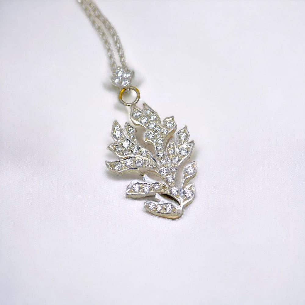 IMULTAの彫金ジュエリー　Water Leaf　ネックレス