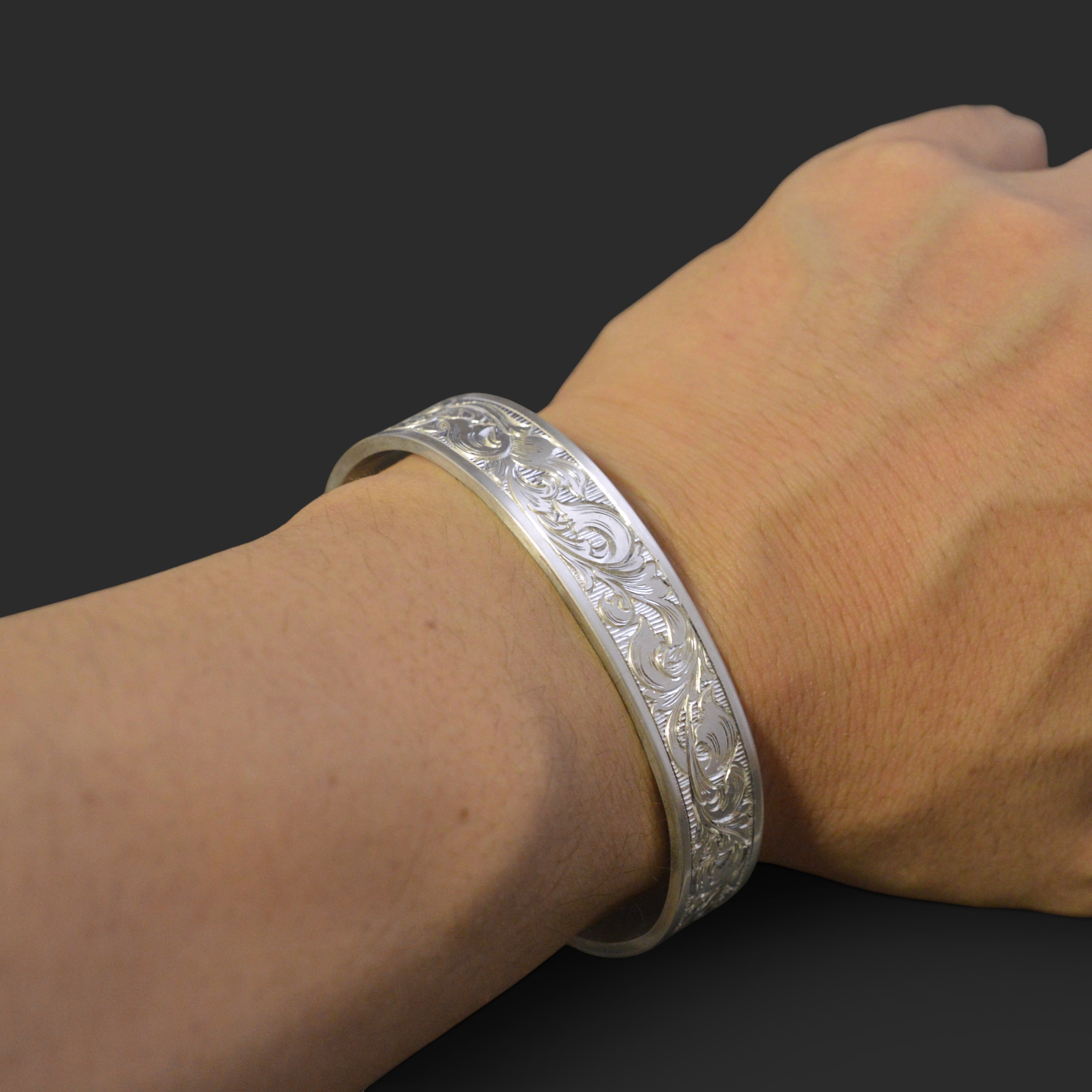 IMULTAの彫金ジュエリー　acanthus bangle　バングル