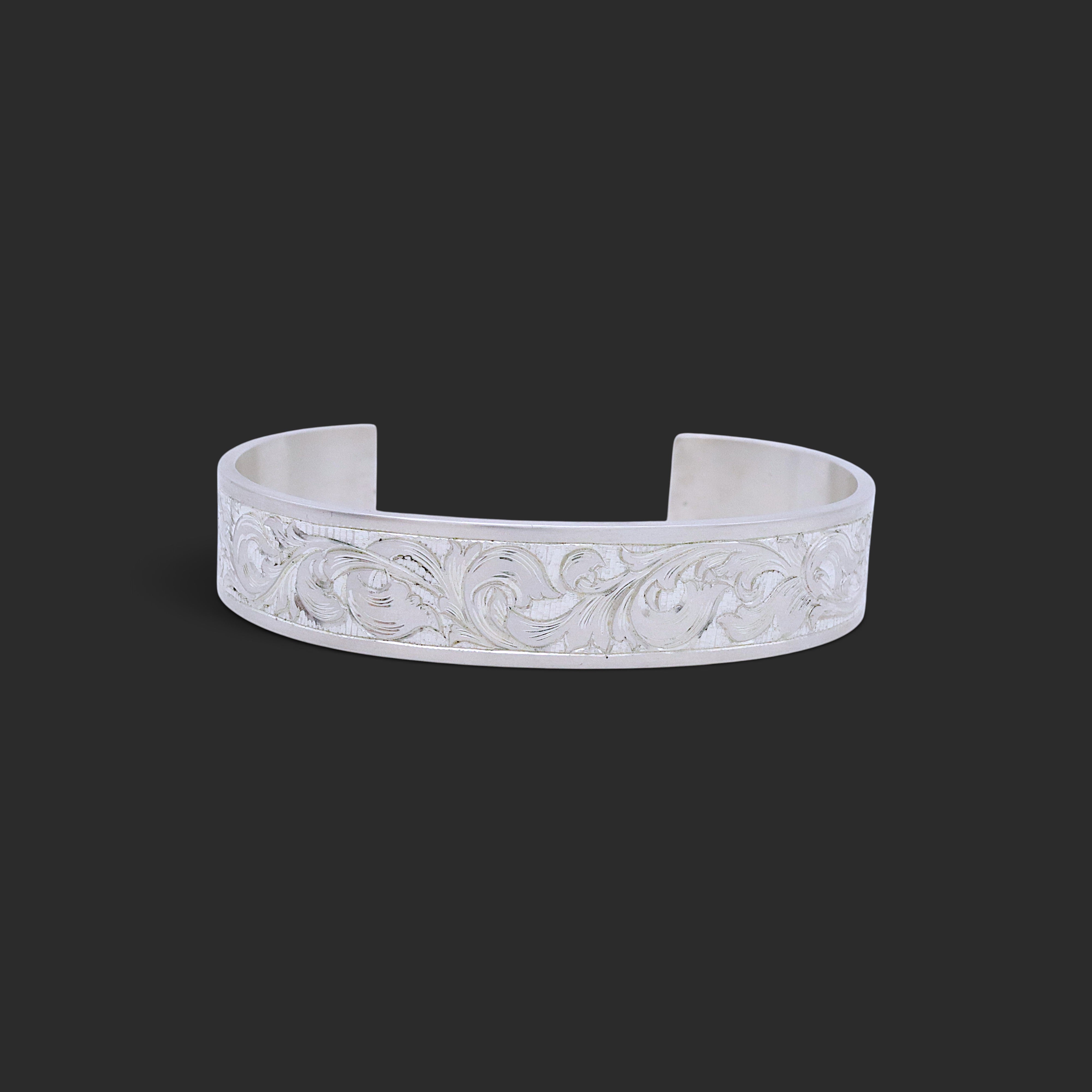 IMULTAの彫金ジュエリー　acanthus bangle　バングル