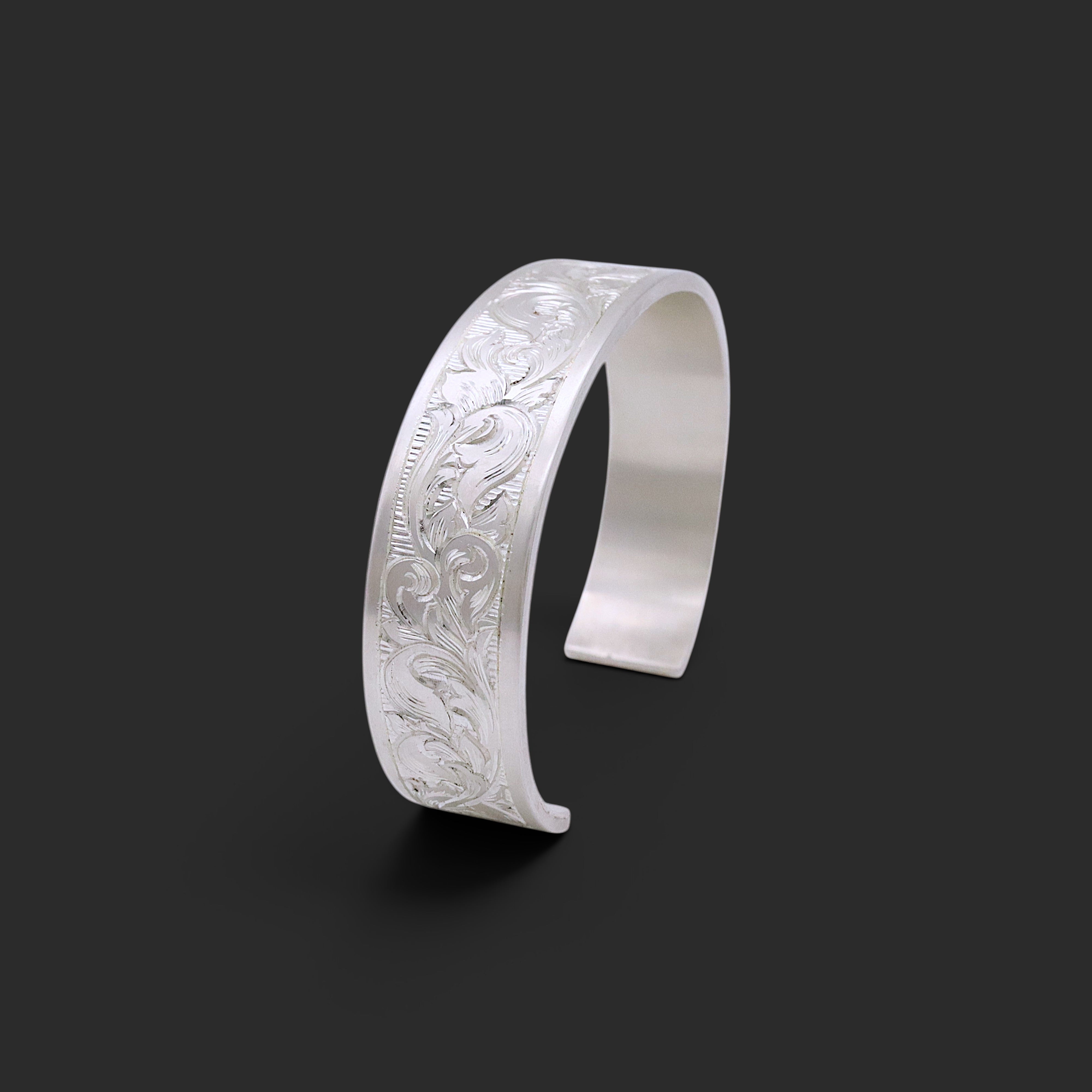 IMULTAの彫金ジュエリー　acanthus bangle　バングル