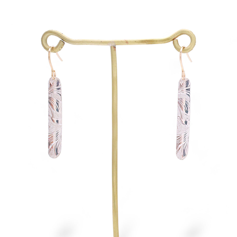 fiafia 着用イメージ 日常スタイル|IMULTA 彫金ピアス