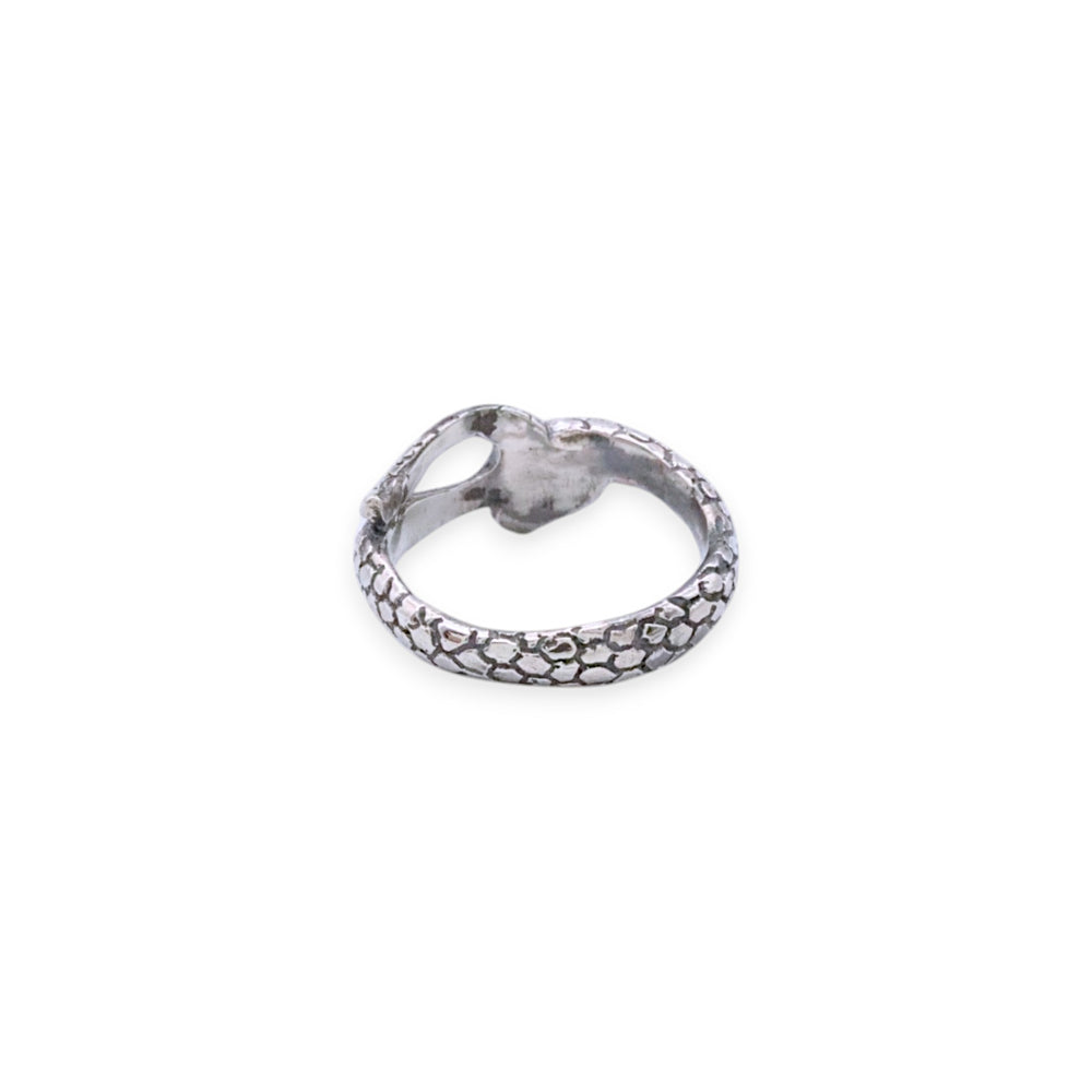 snake silver ring wearing image hand｜IMULTA snake three-dimensional oxidized presence