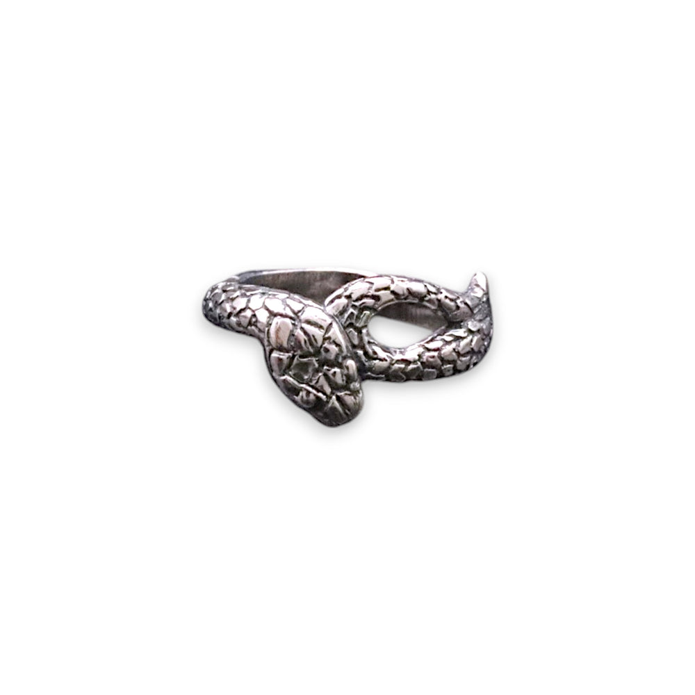 snake silver ring wearing scene coordination｜IMULTA snake individualistic rock vintage
