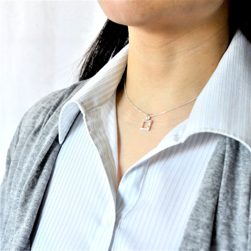 IMULTAの彫金ジュエリー　square　ネックレス