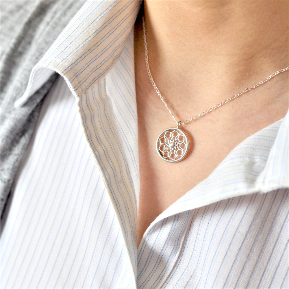 IMULTAの彫金ジュエリー　symmetric　ネックレス