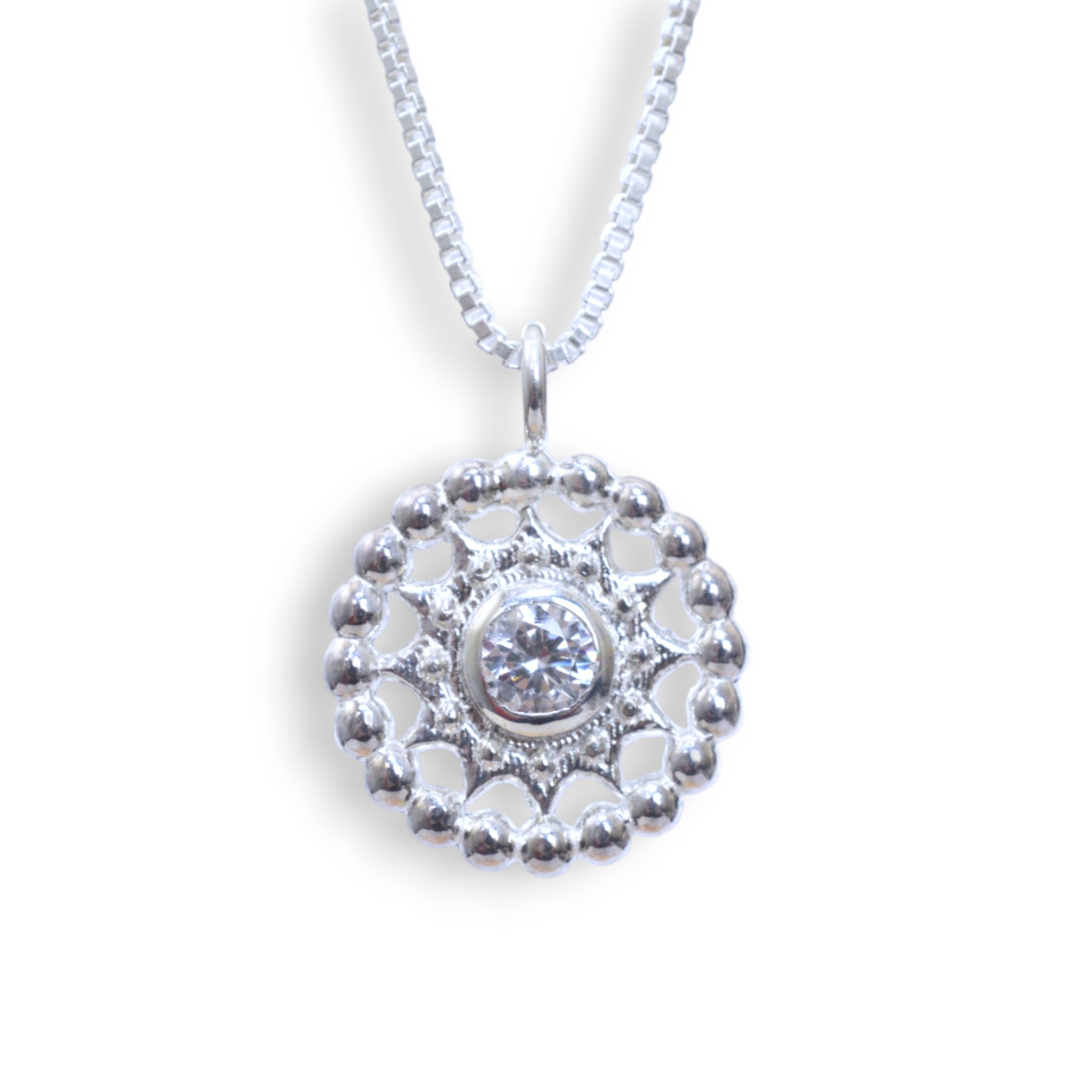 IMULTAの彫金ジュエリー　tiny sun　ネックレス