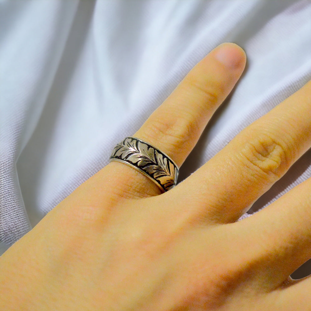 tranquility Silver Ring Botanical Engraving Close-up | IMULTA Classical Leaf Motif